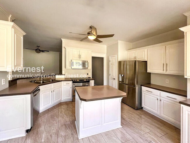 Foto del edificio - 2411 Stoney Creek Dr