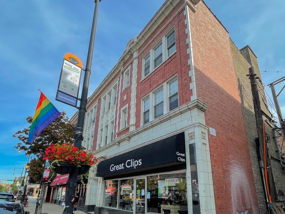 Primary Photo - 3169 N Broadway St