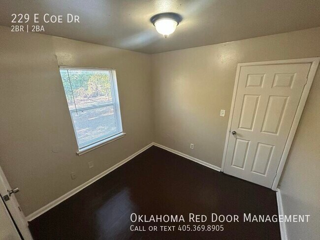 Foto del edificio - 229 E Coe Dr