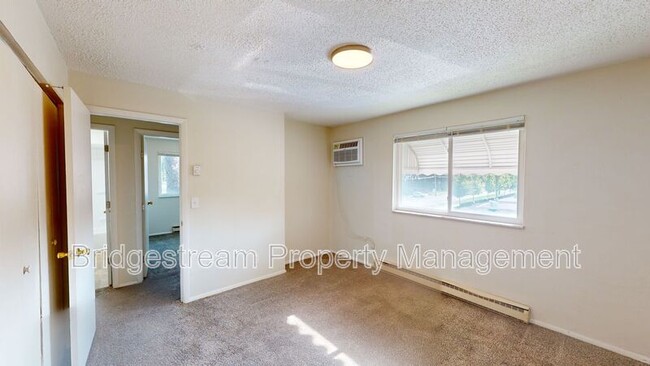 Building Photo - 4664 Burkhardt Ave