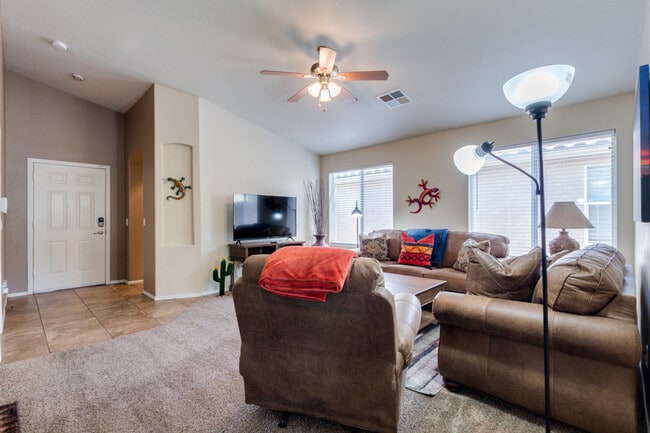 Building Photo - 44342 Palmen Dr