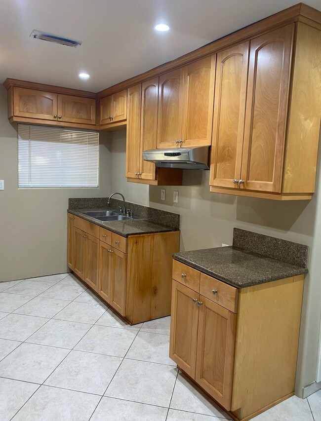 Kitchen stove - 15912 Francisquito Ave