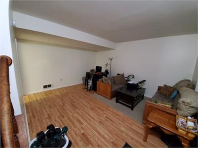Building Photo - 502 Suismon St