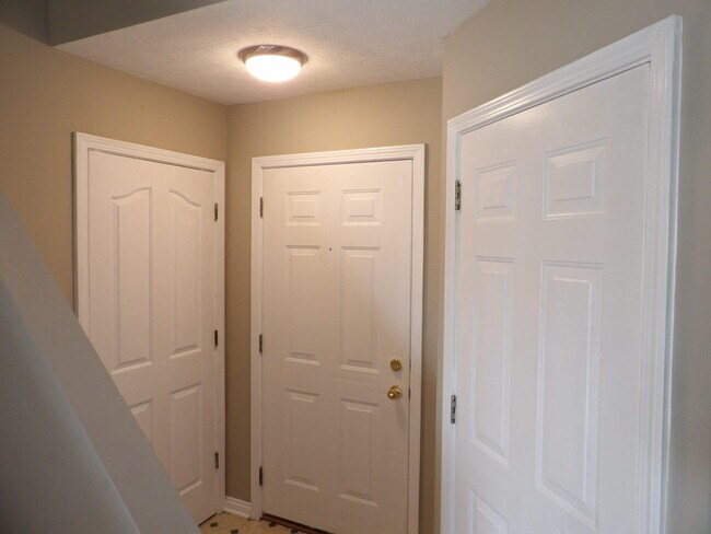 Foto del edificio - 318, 320 Bypass Plaza Dr