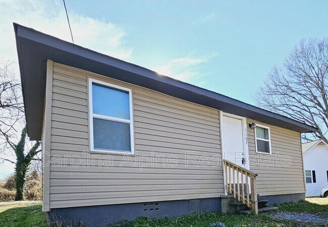 Foto del edificio - 1107 Little Ave