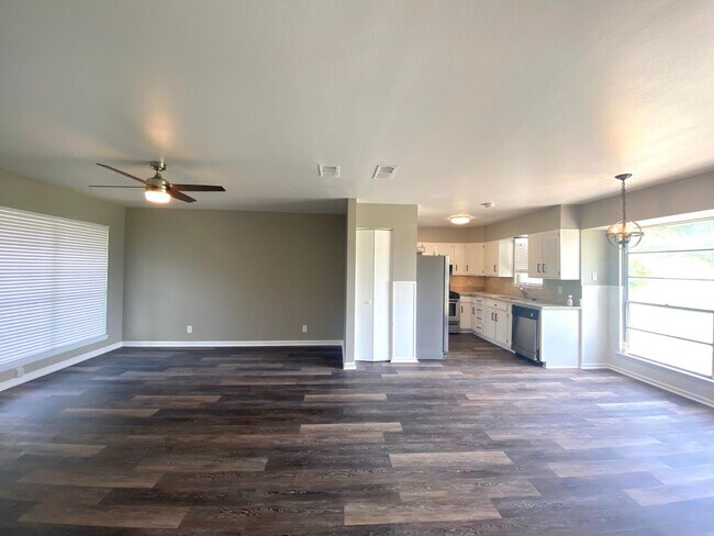 Foto del edificio - Adorable remodeled home 3 bedroom 2 bath i...