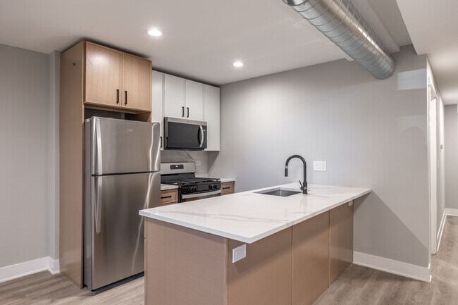 Foto del edificio - 2403 N Kedzie Blvd