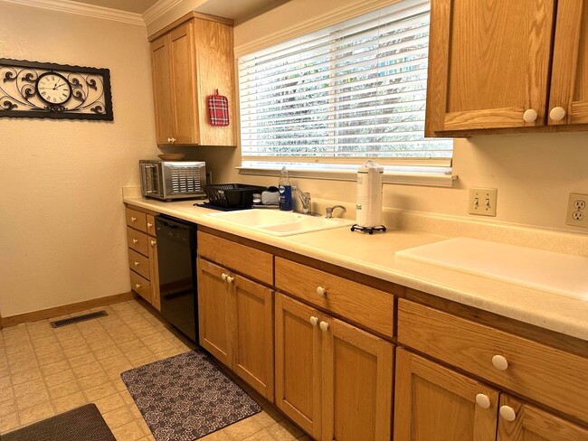 Foto del edificio - Deer Xing Retreat (3-6 month lease only)