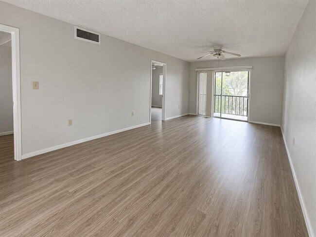 Foto del edificio - 112 Cypress Ct