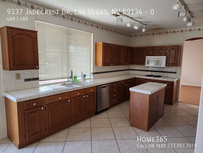 Building Photo - ***Move in Special!! $250 off the 1st Mont...