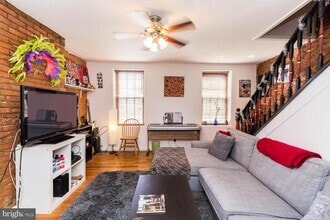 Building Photo - 535 E Girard Ave