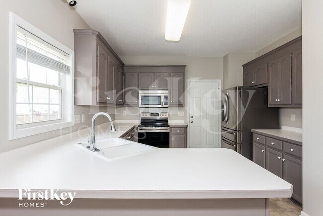 Foto del edificio - 721 Summey Farm Dr