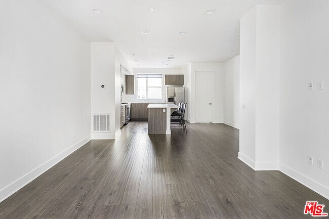 Foto del edificio - 2753 Waverly Dr