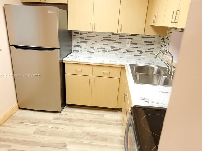 Foto del edificio - 8615 NW 8th St