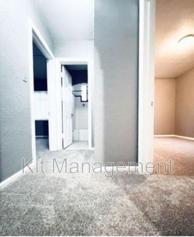 Foto del edificio - 4649 Burnham Ave