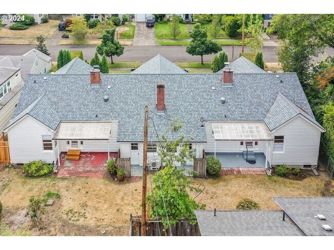 Foto del edificio - 2 bedroom duplex in Amazon Neighborhood