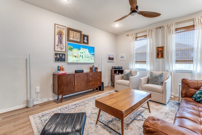 Foto del edificio - SPACIOUS 4-BEDROOM HOME IN BELLA ROSA