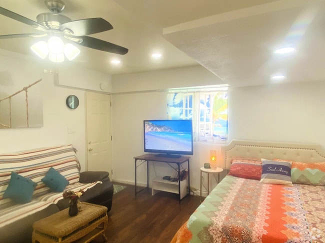 Luxury Apartments With Private Pools In Huntington Beach preview