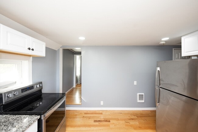 Building Photo - 217 Grafton St