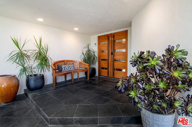 Foto del edificio - 8405 Edwin Dr