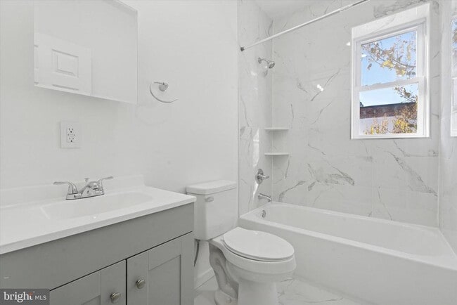 Foto del edificio - 3827 Cambridge St