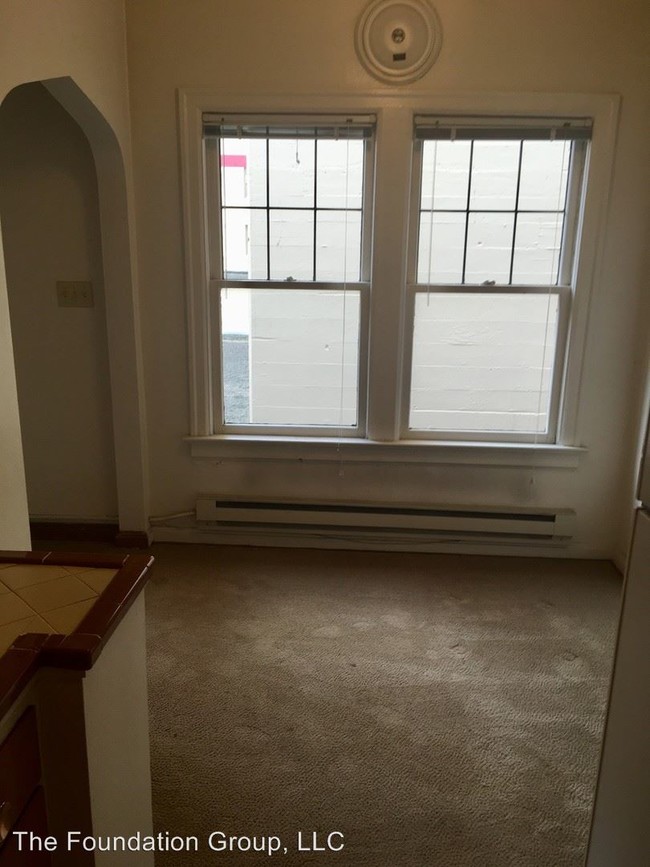 Building Photo - 715 1st Ave W