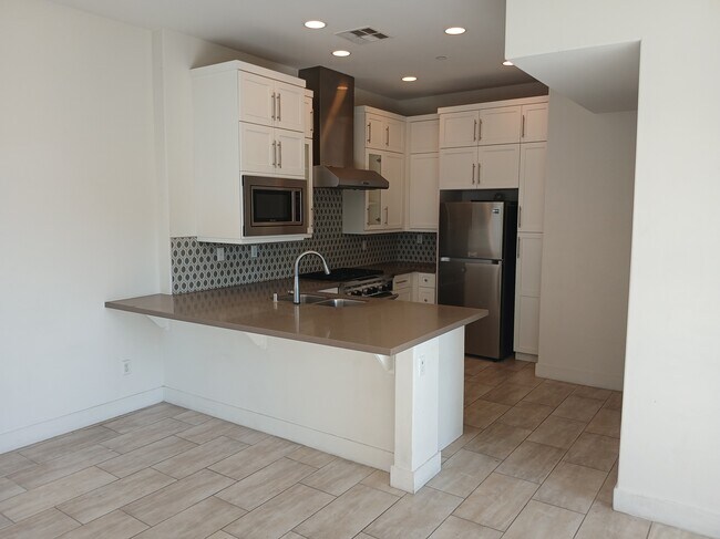 Foto del edificio - 135 W Live Oak Ave