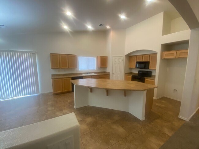 Foto del edificio - Stunning Home in Kingman – Spacious, Moder...