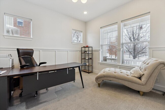 Foto del edificio - Luxury Home For Rent in Lowry