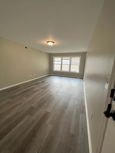 Building Photo - 356 College Ave