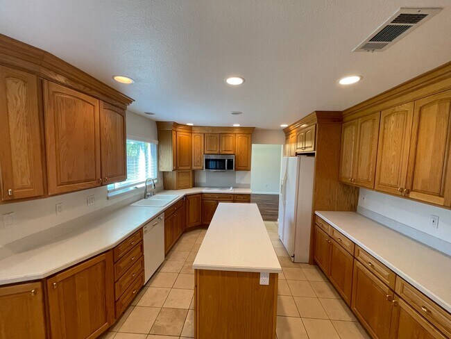 Foto del edificio - 5 Bed 3 Bath Home In Danville (Anderson Ranch)