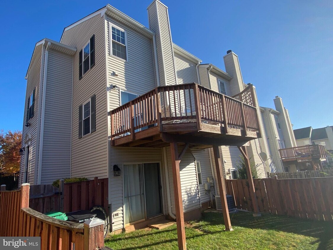 211 Amberfield Ln, Gaithersburg, MD 20878 Townhome Rentals in
