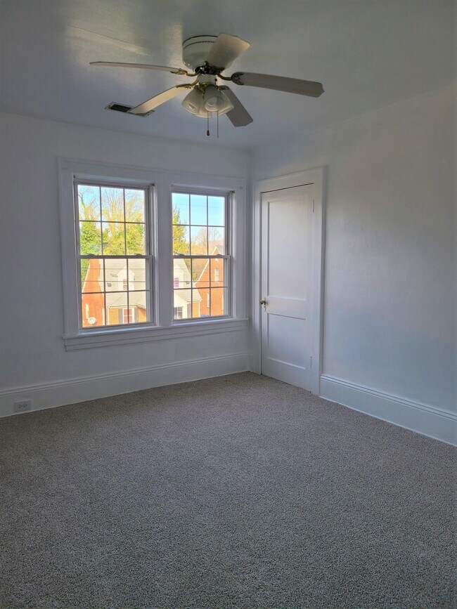 Foto del edificio - 3214 Forest Hill Ave NW