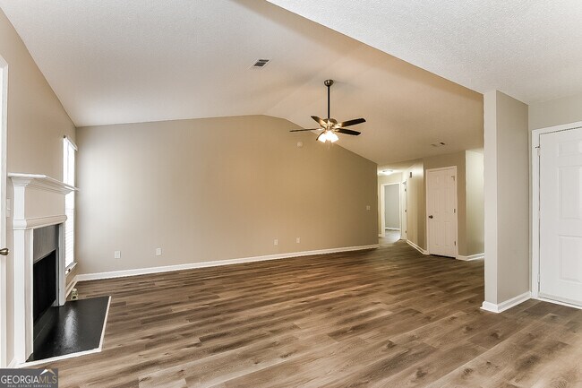 Building Photo - 7129 Heather Ridge Dr