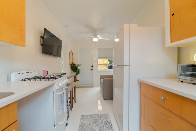 Building Photo - 321 Malverne Rd