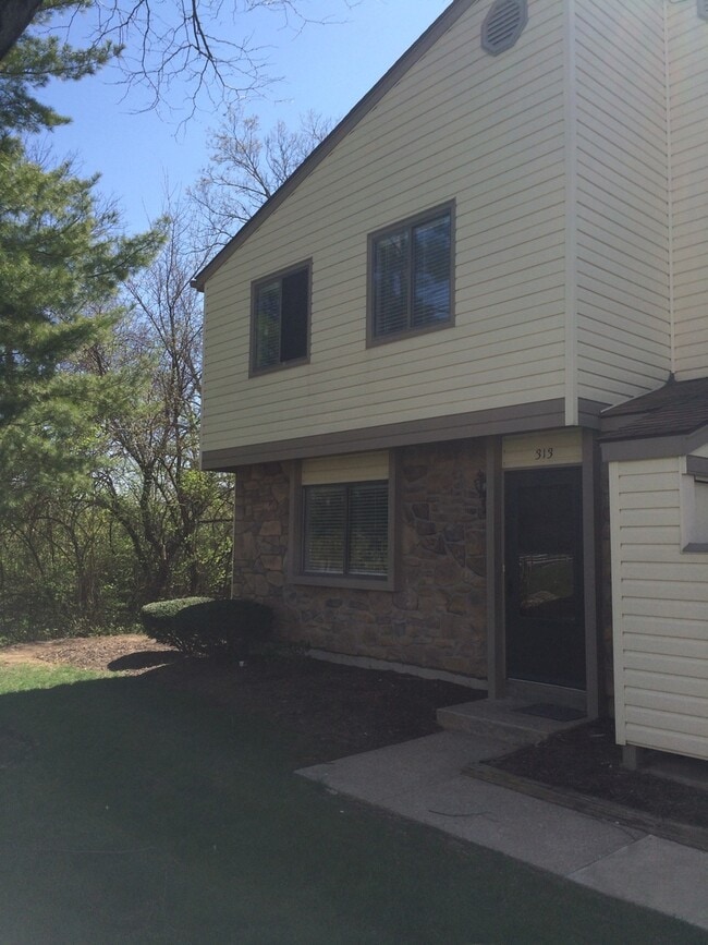 Building Photo - Rosewood Condominiums