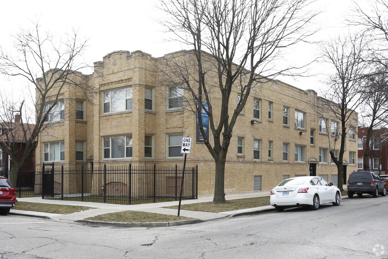Building Photo - 6000-6002 S Whipple St