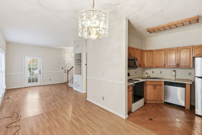 Building Photo - 15663 Viewpoint Cir