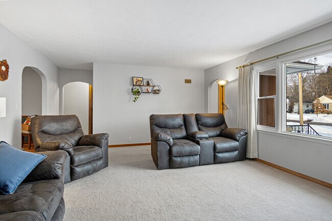 Foto del edificio - 228 W Lexington Blvd