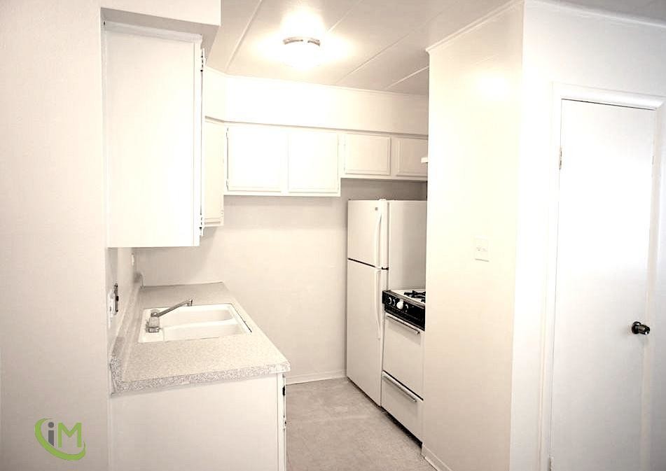 Primary Photo - 9612 IVANHOE Ave