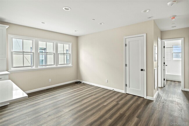 Foto del edificio - 269 Bayville Ave