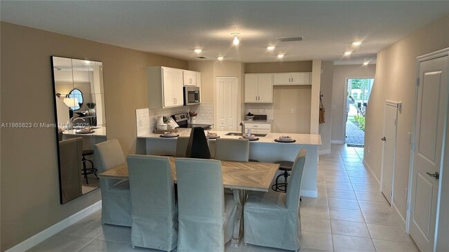 Foto del edificio - 6749 Broadwater Ln