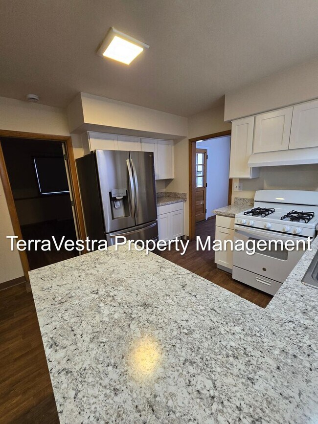 Foto del edificio - Available 1/2026! 6 Bedroom College Rental 2 Kitchens!!