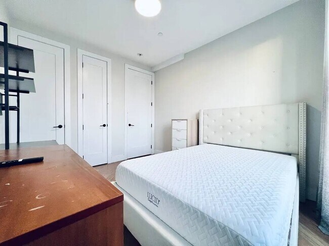 Foto del edificio - Furnished room/NOT APARTMENT