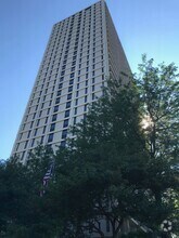 Building Photo - 1960 N Lincoln Park W