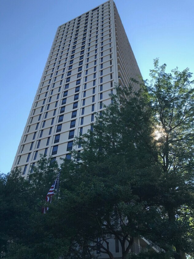 Foto principal - 1960 N Lincoln Park W