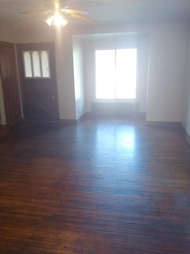 Foto del edificio - 465 W 3rd St