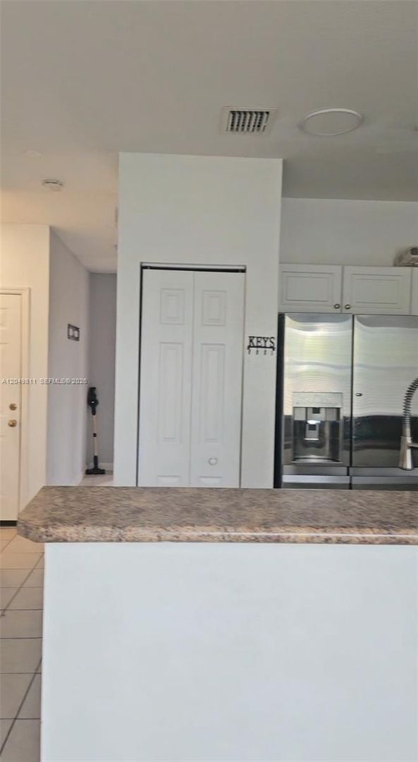 Foto del edificio - 4163 NE 11th St