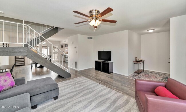 Building Photo - 8141 E Vista Dr