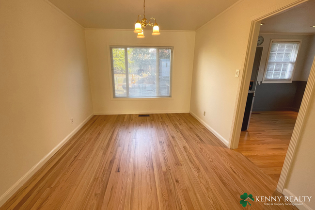 Foto del edificio - Two Bedroom in Daly City with Bonus Room, ...